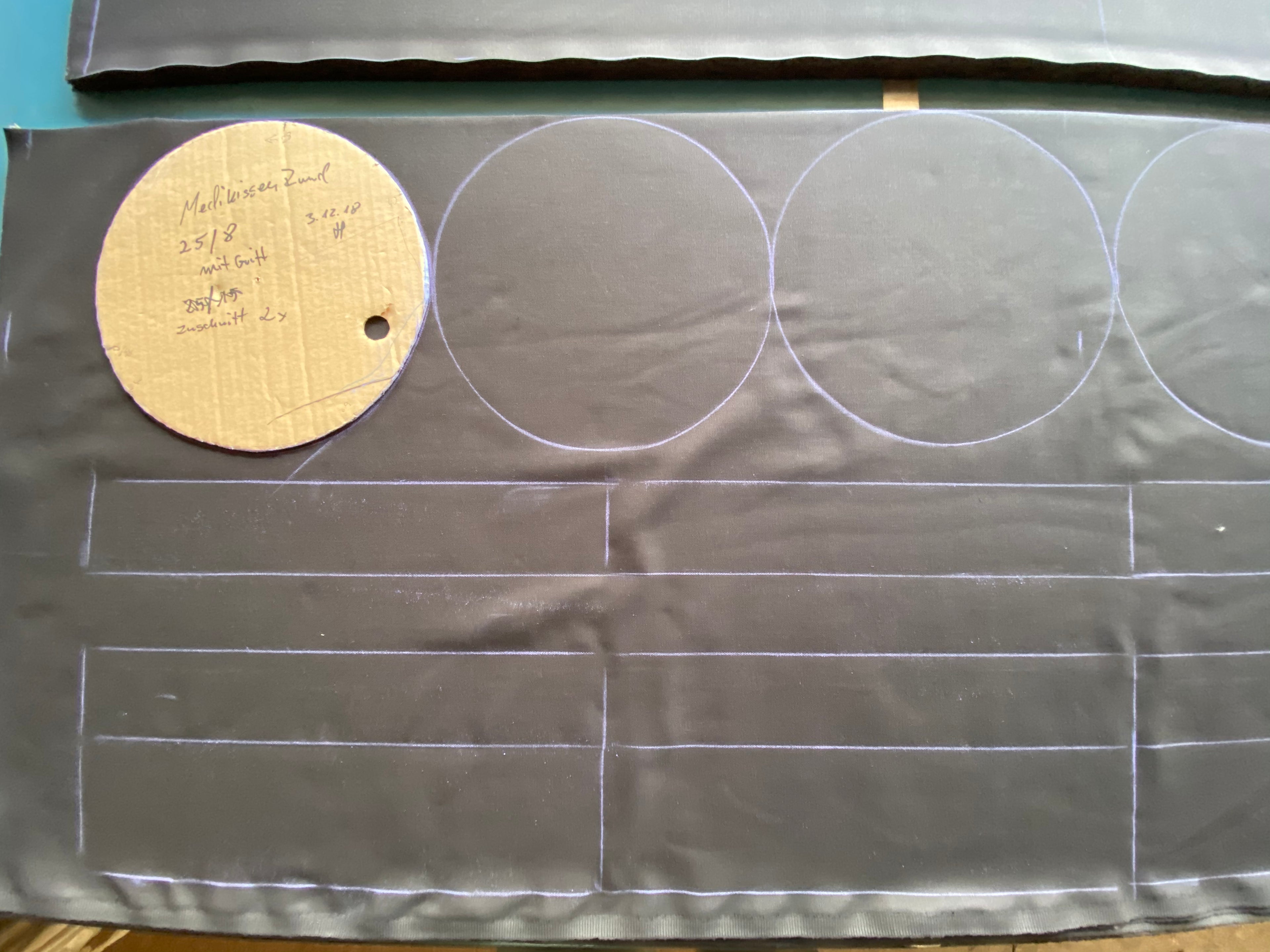 Halbmondkissen mit Griff